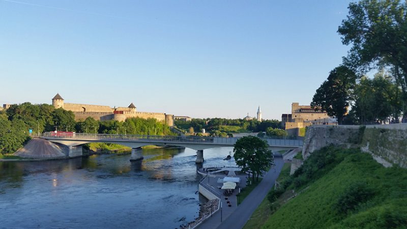 Мы с тобой два берега у одной реки кто поет